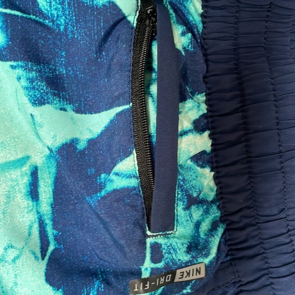 Hurley size S blue and teal shorts. - Picture 5 of 7